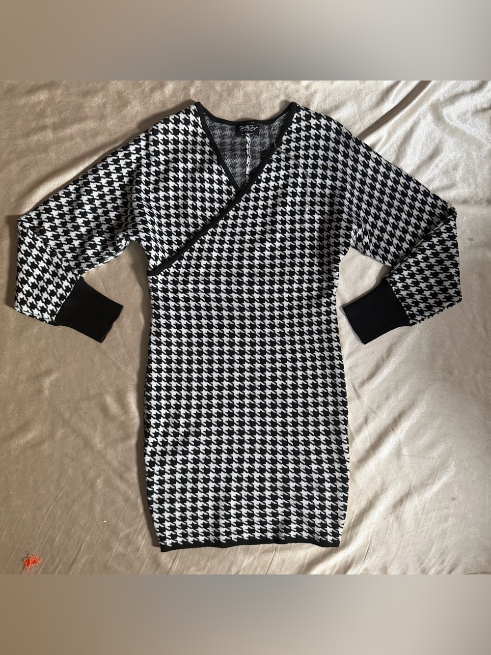 Jolie & Joy Faux-Wrap Houndstooth Bodycon Sweater Dress - no belt large